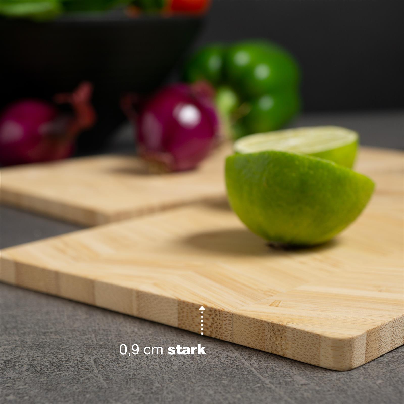 Holzbrett 2er Set im Fischgrätenmuster, Maße 23x15x0,9 cm, und Schneidebretter aus Holz