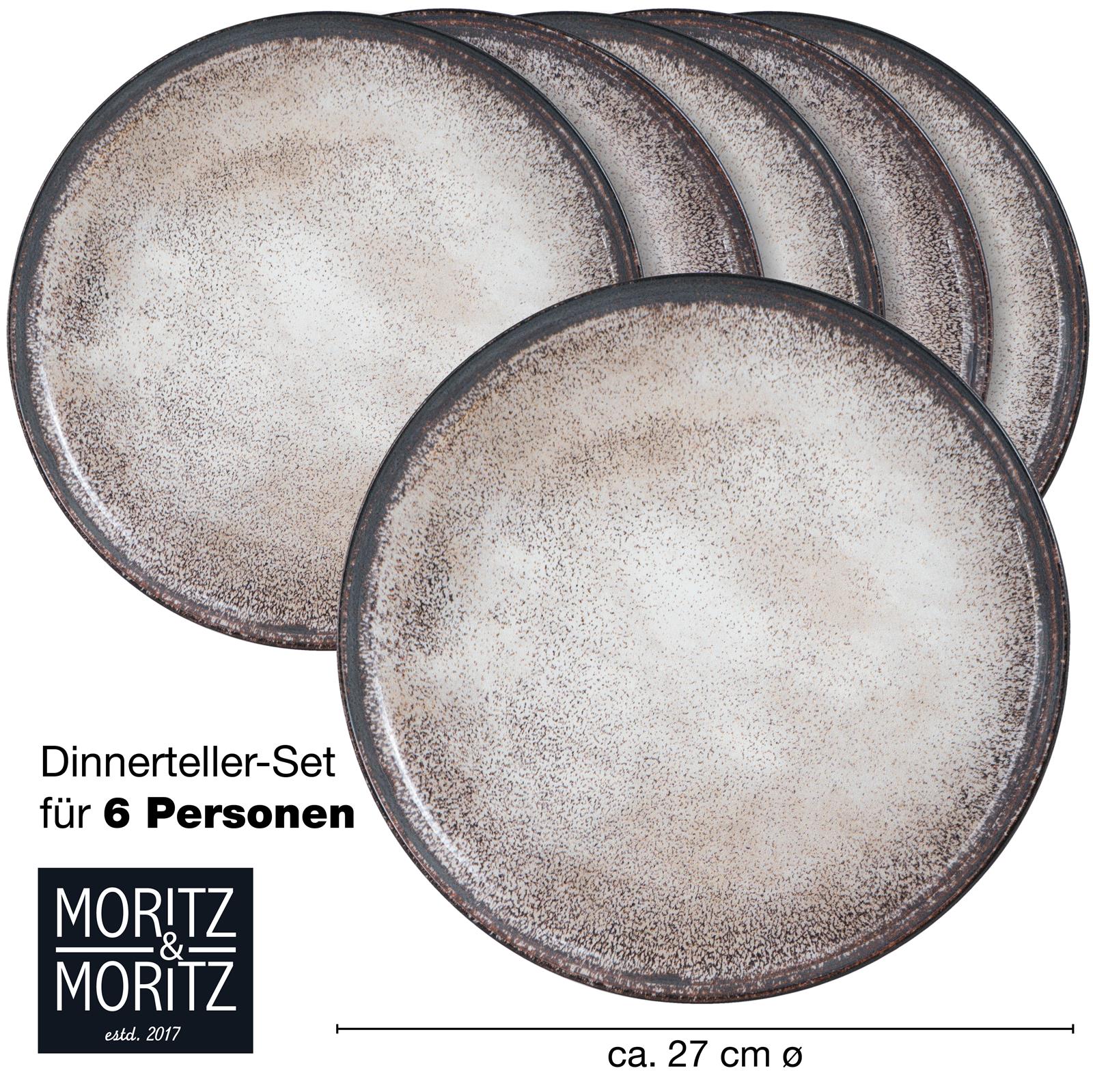Sechsteiliges Gourmet Dinnerteller-Set in Beige, auf Holzplatte arrangiert, runde, flache Porzellanteller mit Rand