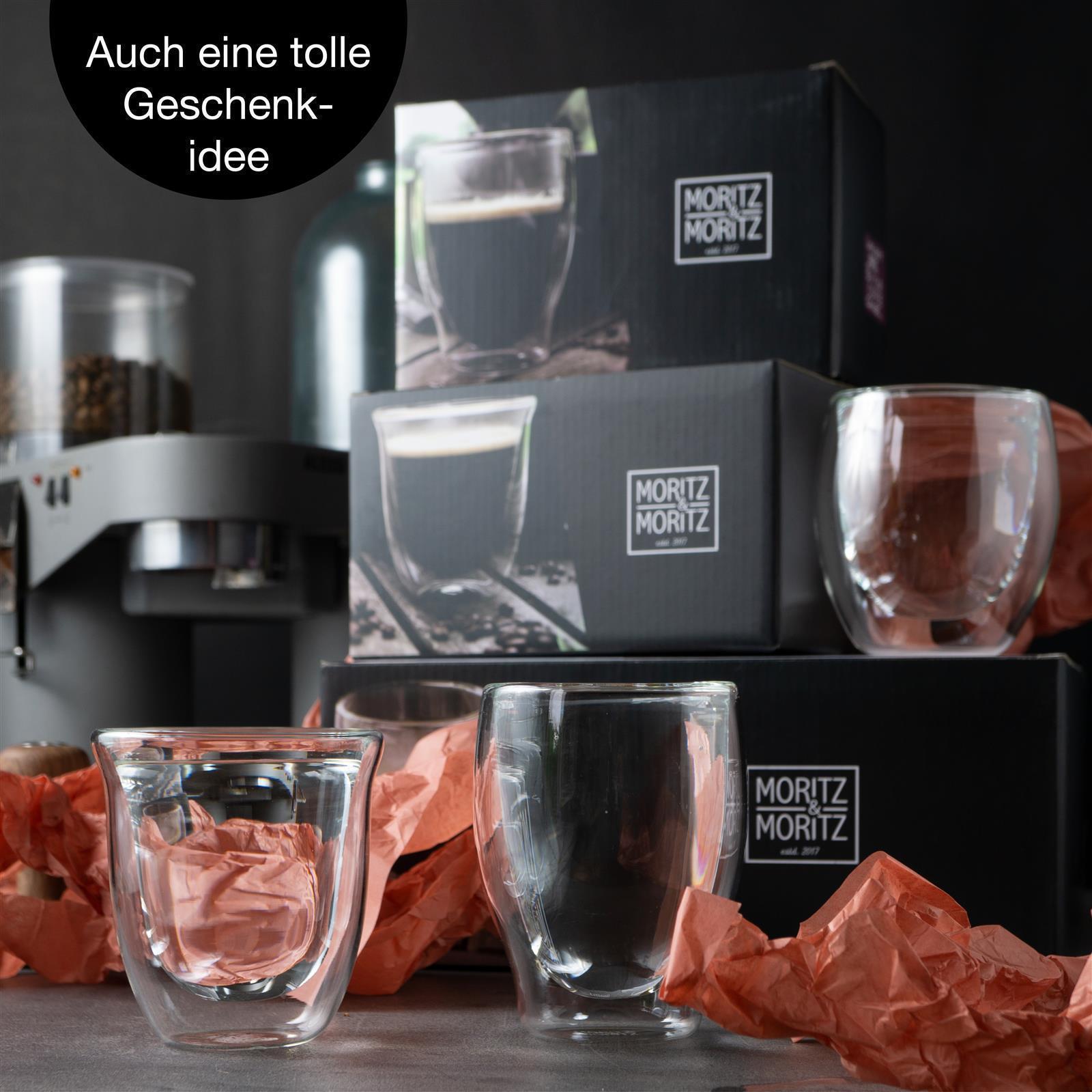 Zwei Glasflaschen Gin-Sorte „Milano“ à 250 ml mit goldfarbenem Verschluss, vor weißem Hintergrund stehend