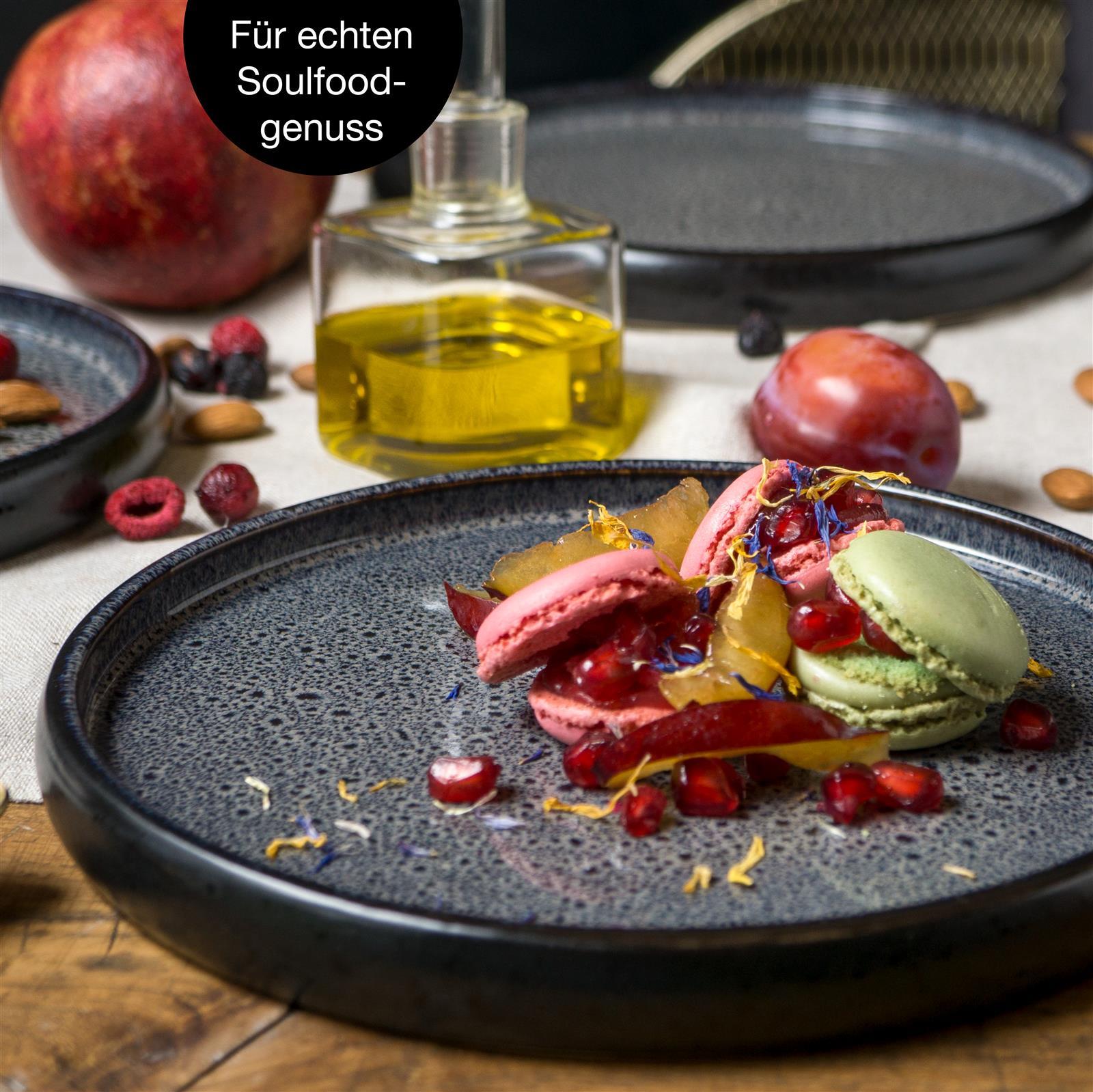 Gourmet Teller Set 18-teilig in Grau, Design, Geschirr, auf gedecktem Tisch bei Tageslicht