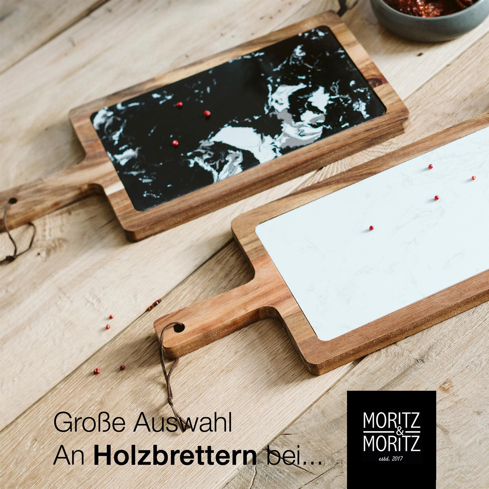 Schwarzes Holzbrett 43x20x1,8 cm auf dunklem Hintergrund, auf Holzoberfläche