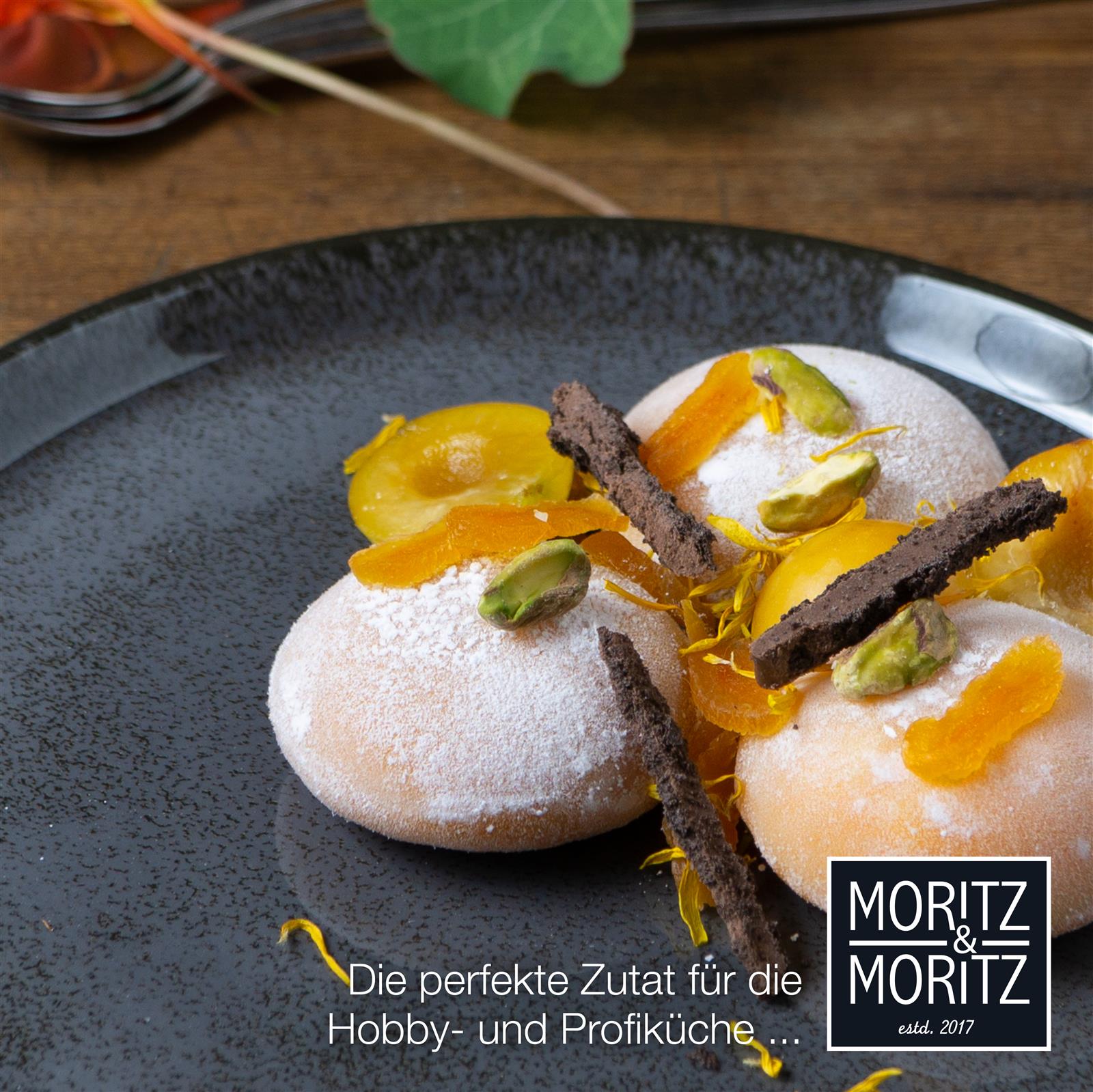 Tellerset in Anthrazit, Gourmet 6-teiliges Salatteller-Set in Anthrazit, Präsentation auf Holztisch, aus Keramik