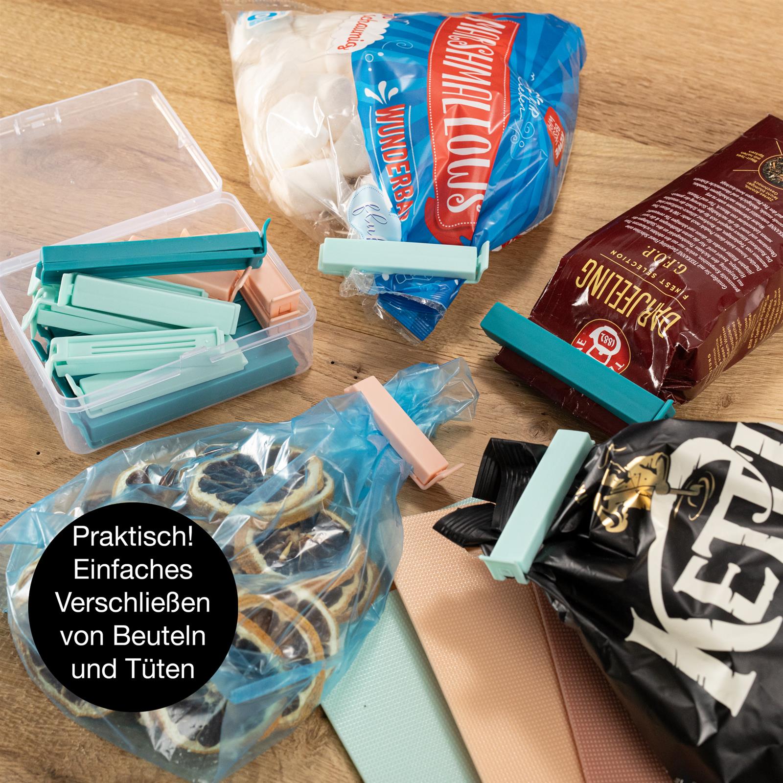 Sechs bunte Verschlussclips aus Kunststoff in verschiedenen Farben, Blau, Türkis, Grün, Gelb, Orange und Rot