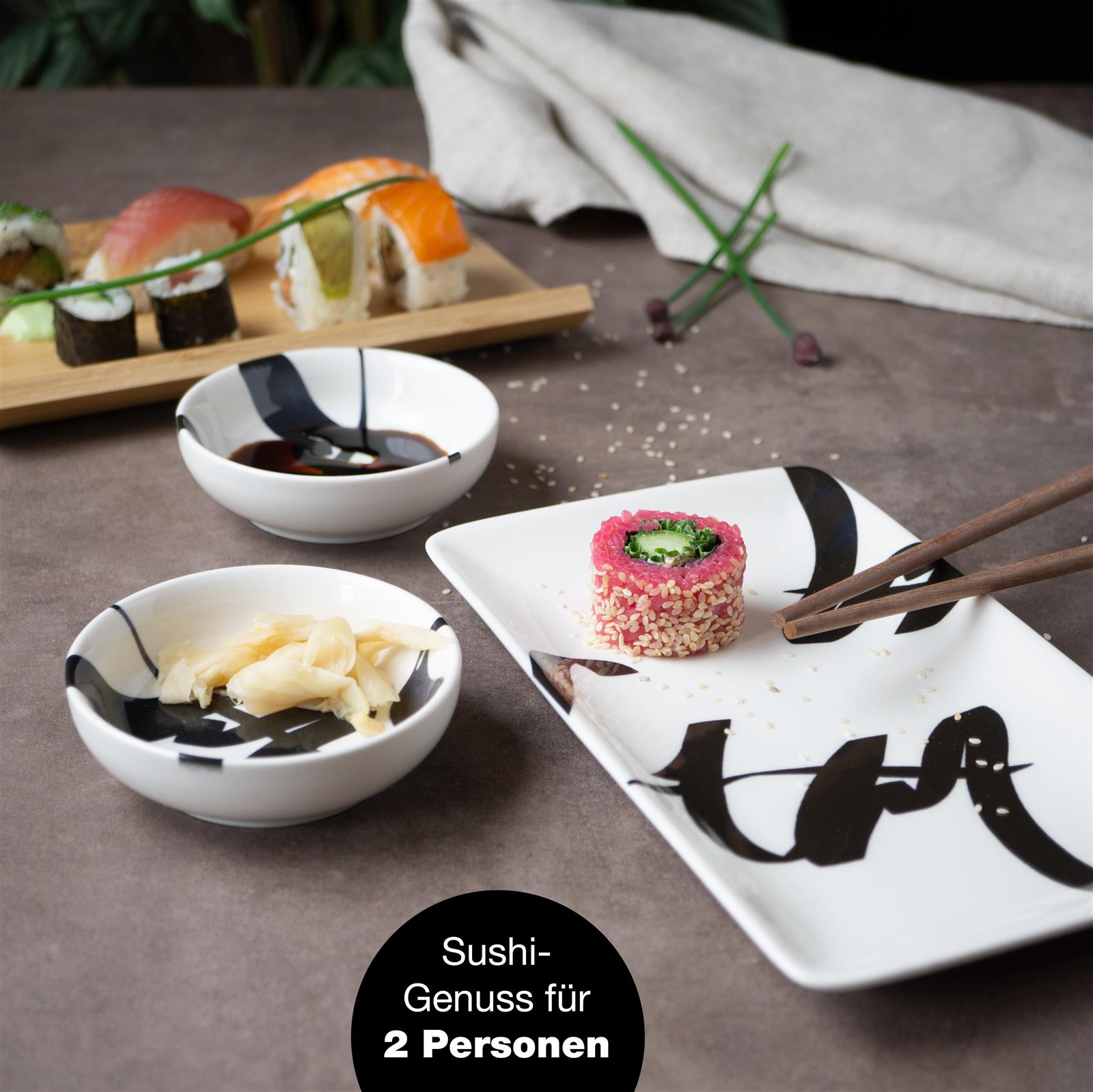 Sushi-Geschirr in Schwarz, 6-teiliges Gourmet Sushi-Set mit schwarzer Pinselschrift, bestehend aus Geschirr für zwei Personen