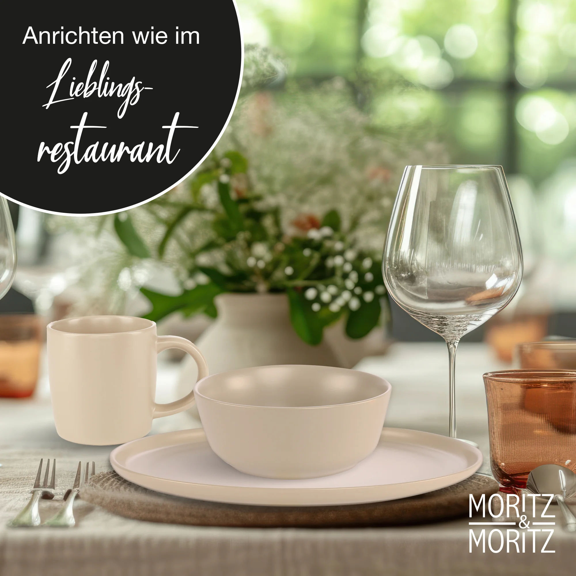 Tasse in Beige, aus Keramik, gestapelt