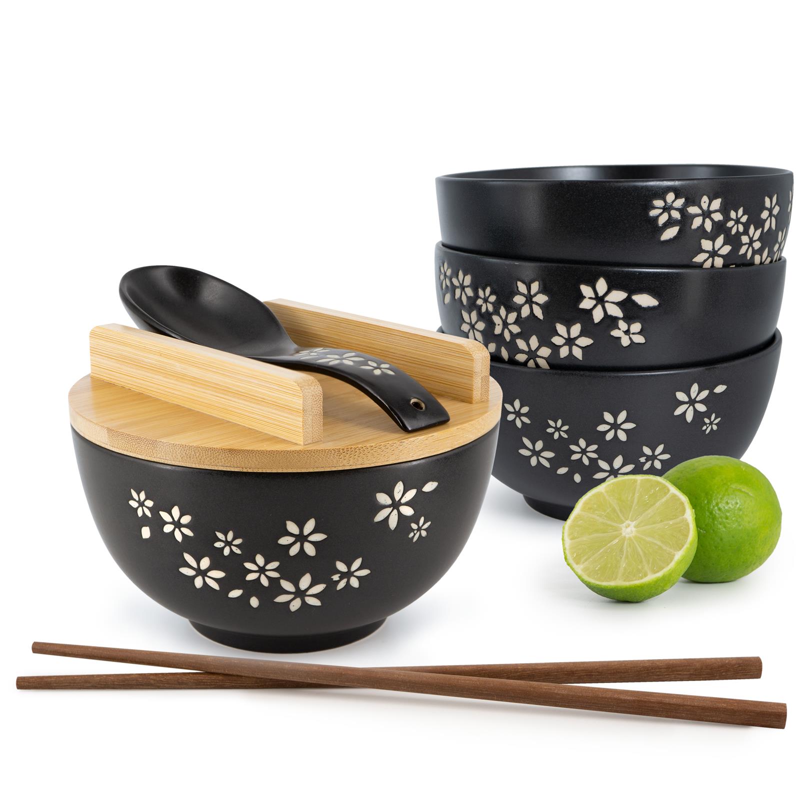 4x Ramen Schalen mit Blumen schwarz inkl. Deckel und Löffel, a set of four gourmet ramen bowls with floral designs displayed