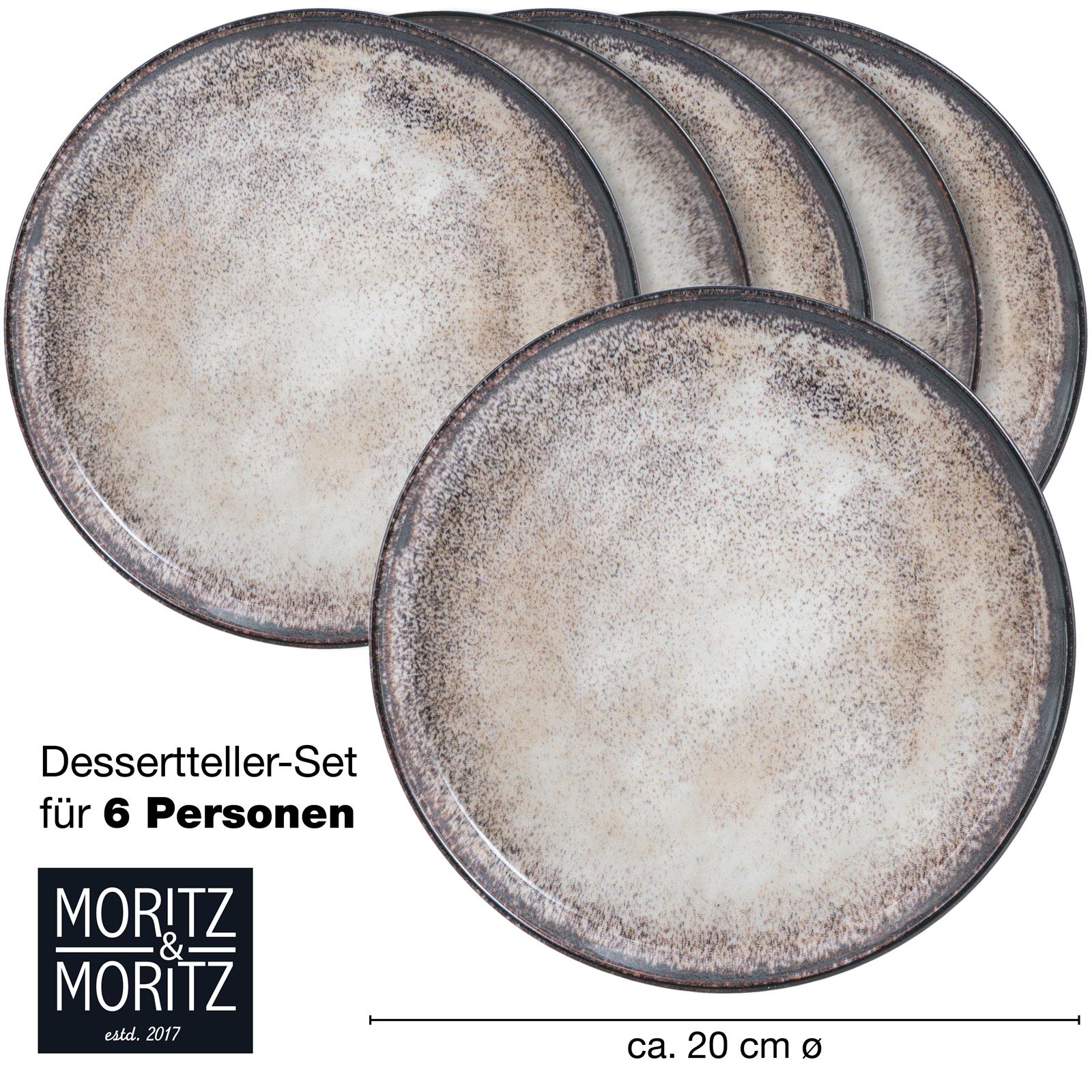 Tellerset in Beige, Sechs beige Salatteller aus Keramik im, Design, gleichmäßig auf einem hellen Untergrund arrangiert