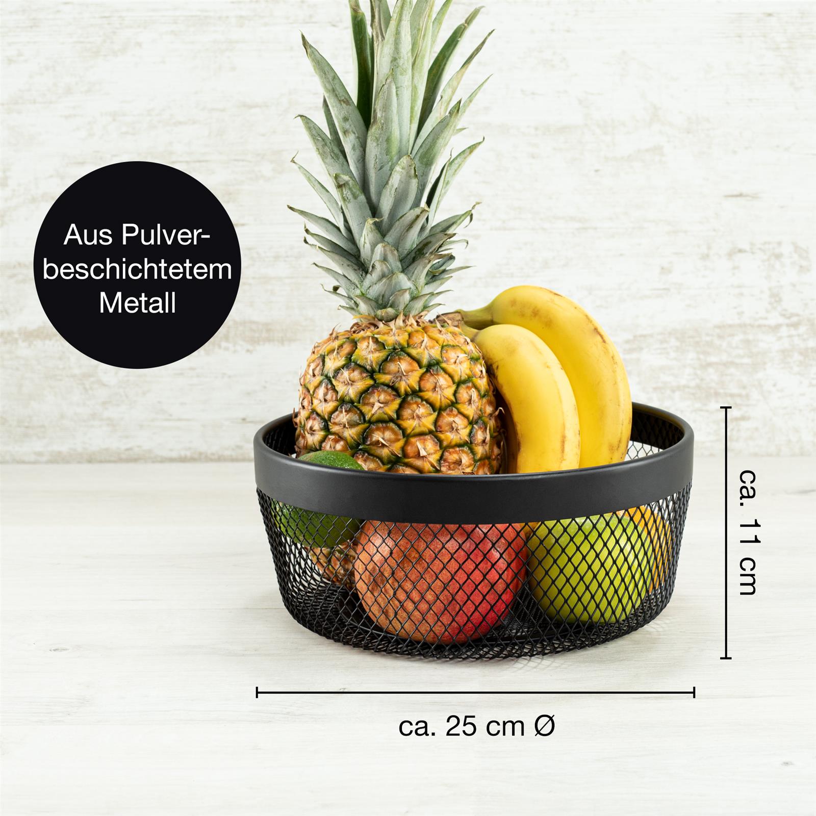 Massiver silberner Herrenring mit Totenkopf-Design im Rocker-Stil Bild von einem stilvollen Weinglas gefüllt mit Rotwein, platziert auf einem Tisch in einem eleganten Ambiente, ideal für kulinarische Genüsse und Weindegustation bei Moritz und Moritz.