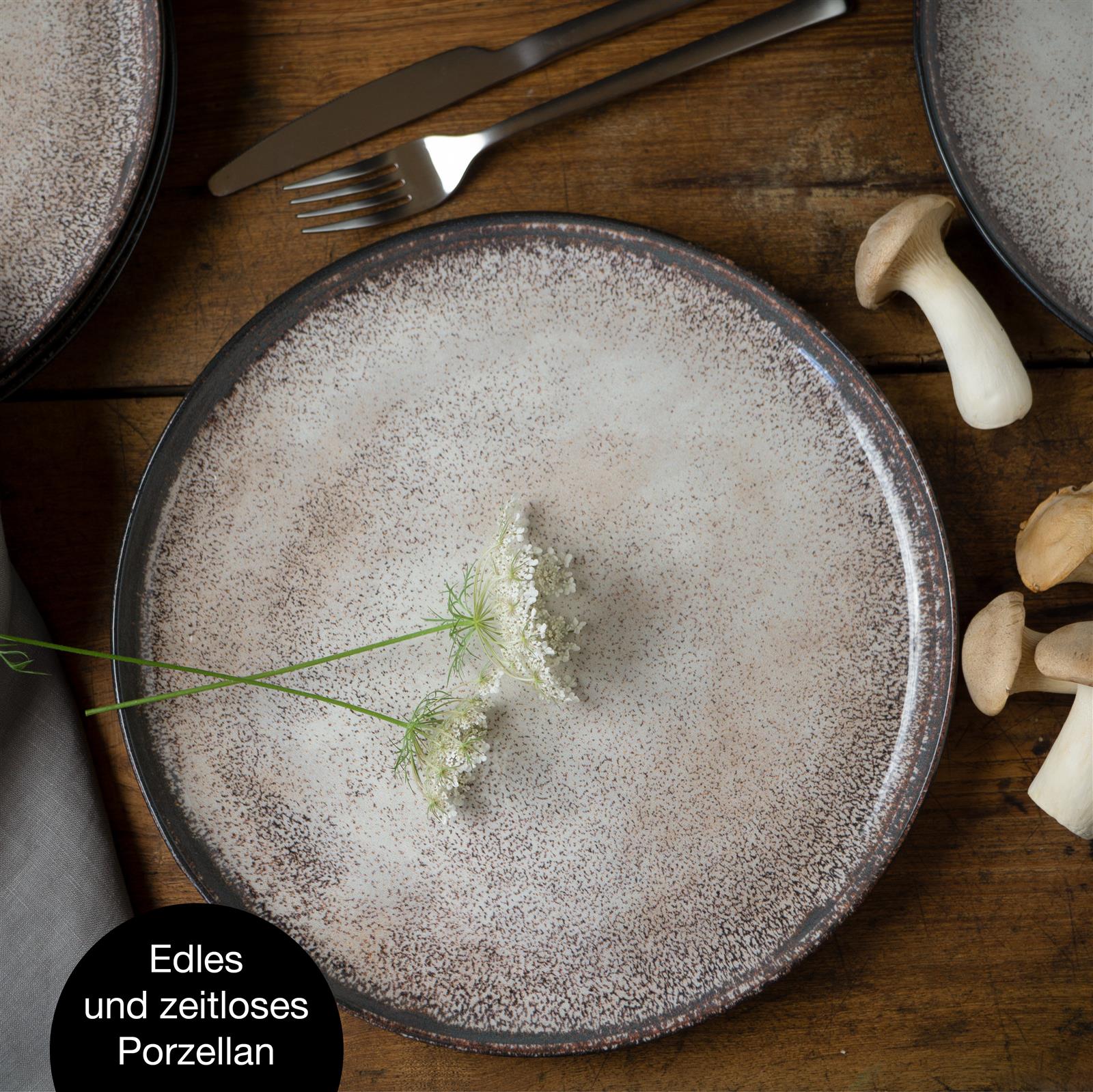 Gourmet 6-teiliges Dinnerteller-Set in Beige – Moritz & Moritz Porzellanteller für stilvolles Servieren Sechs beigefarbene Gourmet-Dinnerteller aus Keramik in sanft strukturierter Optik, kreisförmig auf hellem Untergrund arrangiert; modernes, minimalistisches Design – ideal für stilvoll gedeckte Tafeln und hochwertige Tischdekoration.