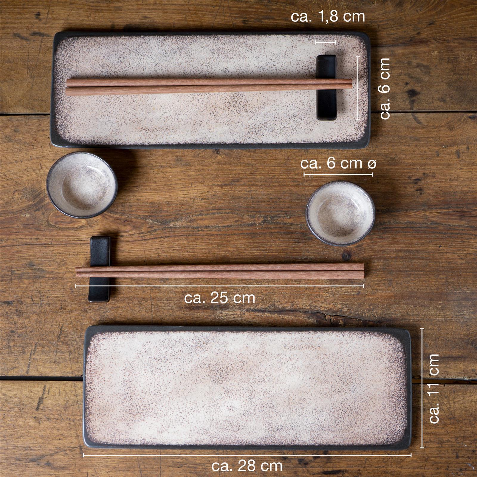 Sushi-Geschirr in Beige, Zehnteiliges Sushi-Set in Beige, bestehend aus zwei rechteckigen Servierplatten
