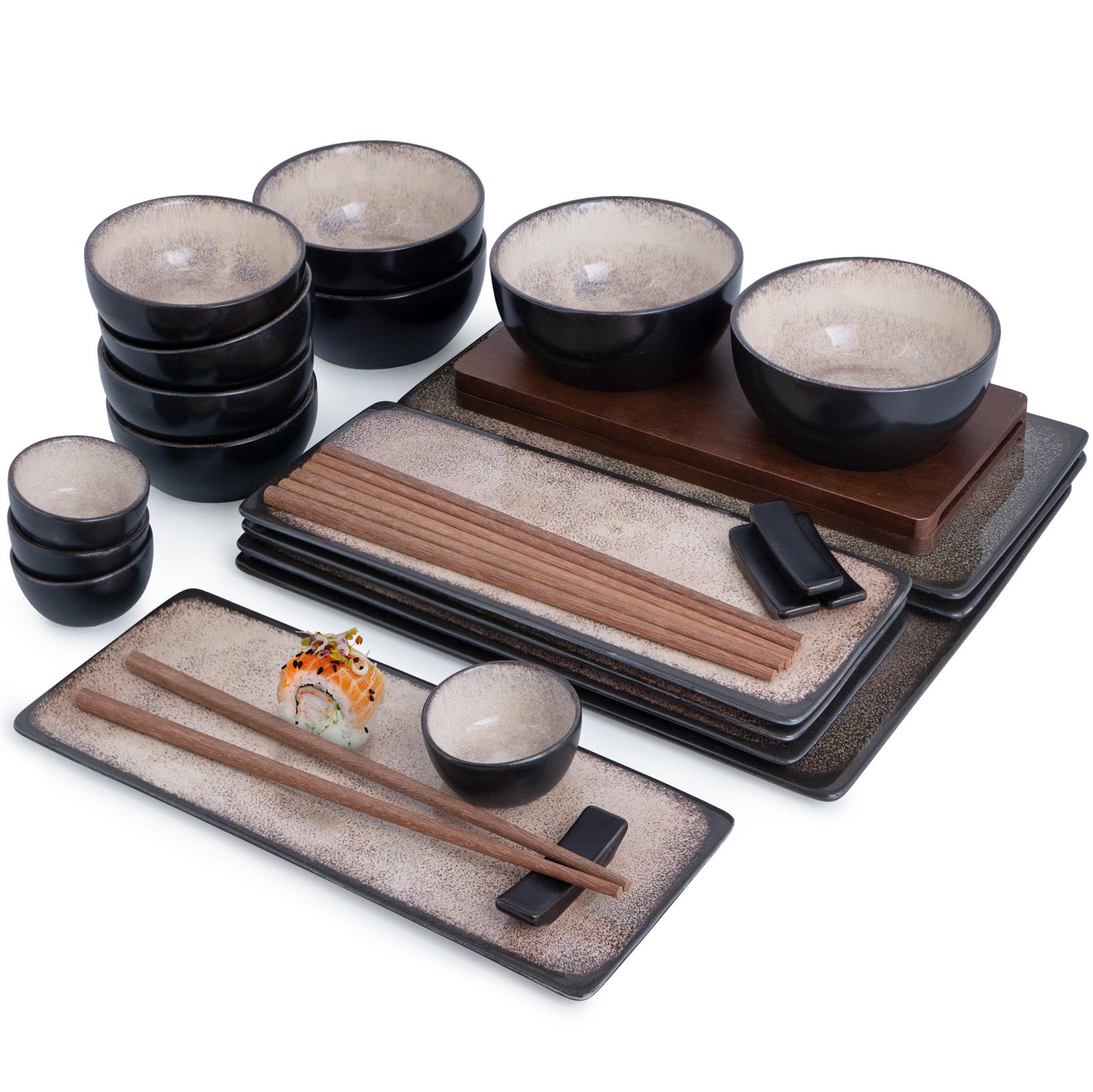 29-teiliges Sushi-Set in Beige und Rosa aus Keramik mit Servierplatten, Sojasaucenschalen und Stäbchen 29-teiliges Sushi-Set in Beige und Rosa auf hellem Untergrund, bestehend aus Sushi-Tellern, Sojasaucenschälchen, Essstäbchen mit Haltern, einer Sushimatte, kleinen Schalen und Zubehör, stilvoll arrangiert für asiatisches Dinner – ideal für Sushi-Liebhaber