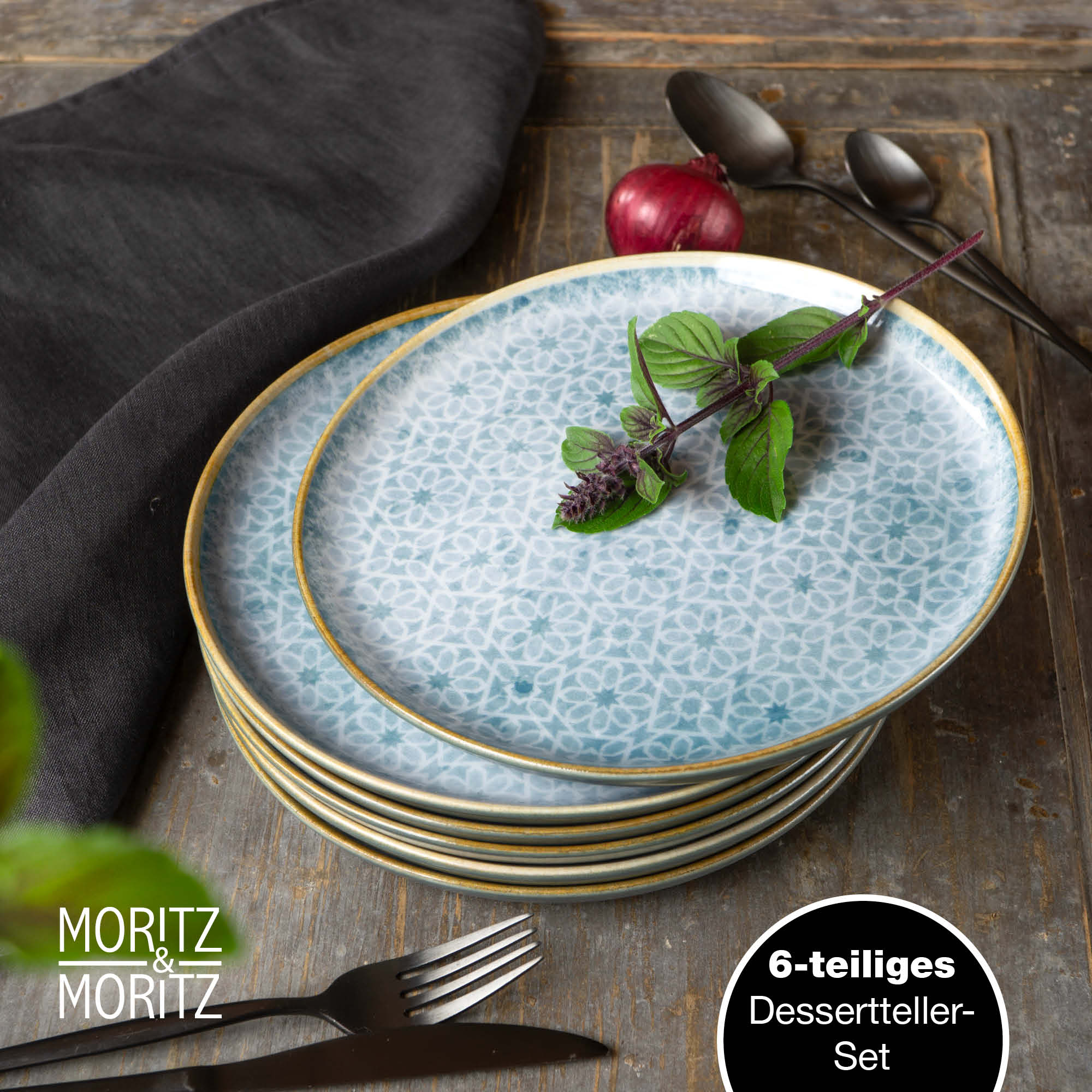 6-teiliges mediterranes Dessertteller-Set in Blau mit dekorativen Mustern auf einem gedeckten Tisch
