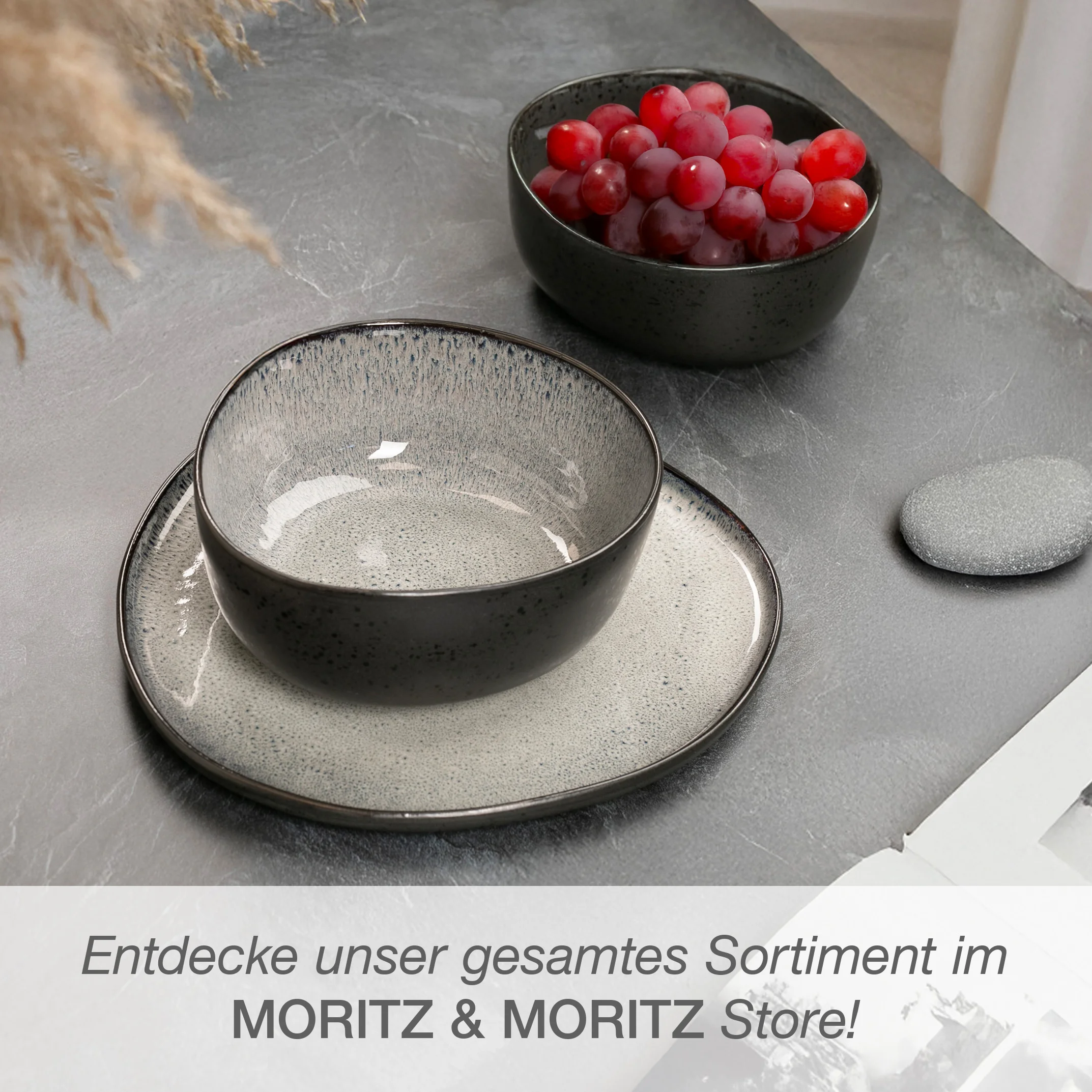ORGANIC Servierplatten 2-teilig Grau, Farbwirkung bei Tages- und Kunstlicht