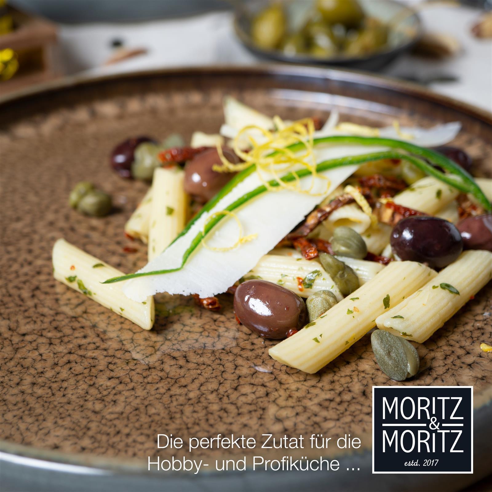Ein 18-teiliges Gourmet-Geschirr-Set in einem reaktiven Beige-Ton