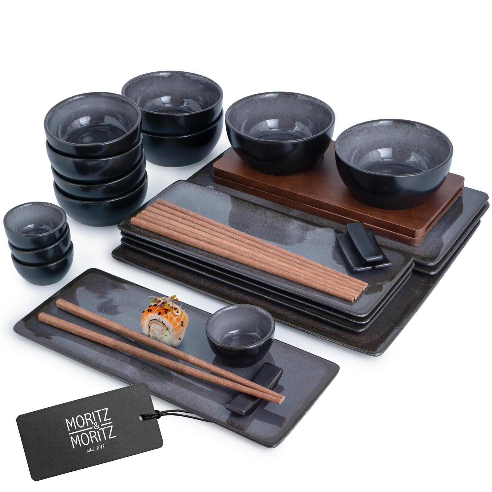 29-teiliges Sushi Set in Grau – hochwertiges Geschirr mit Stäbchen und Tellern für stilvollen Sushi-Genuss 29-teiliges Sushi-Set in Grau von Moritz & Moritz, bestehend aus Sushi-Tellern, Sojasaucenschälchen, Essstäbchen und Ablagen aus Keramik mit Holztablett, stilvoll arrangiert auf hellem Untergrund – perfektes Komplettset für Sushi-Liebhaber.