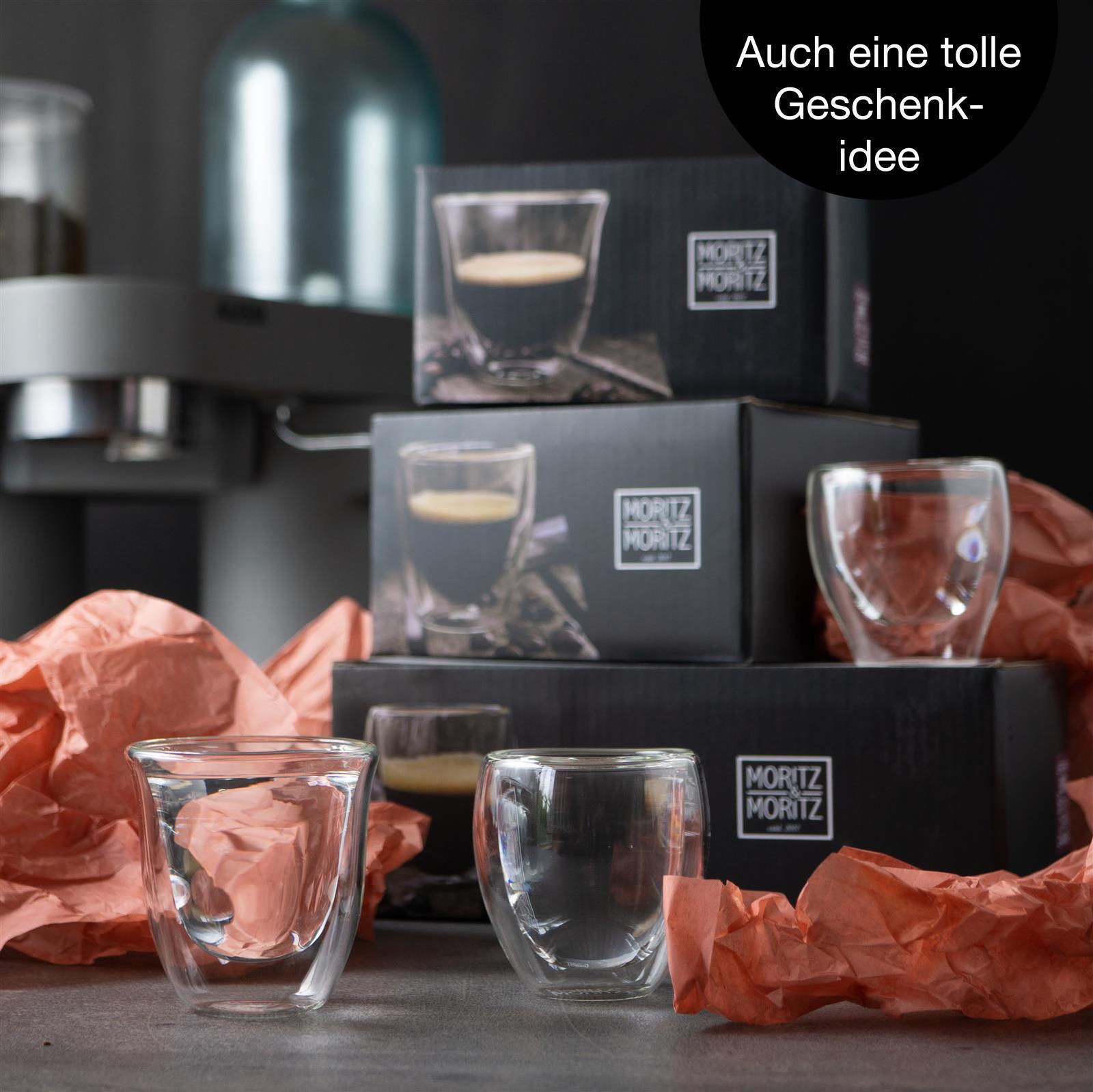 Teller in Weiß, Nahaufnahme eines panierten Schnitzels mit goldbrauner Kruste, aus Edelstahl