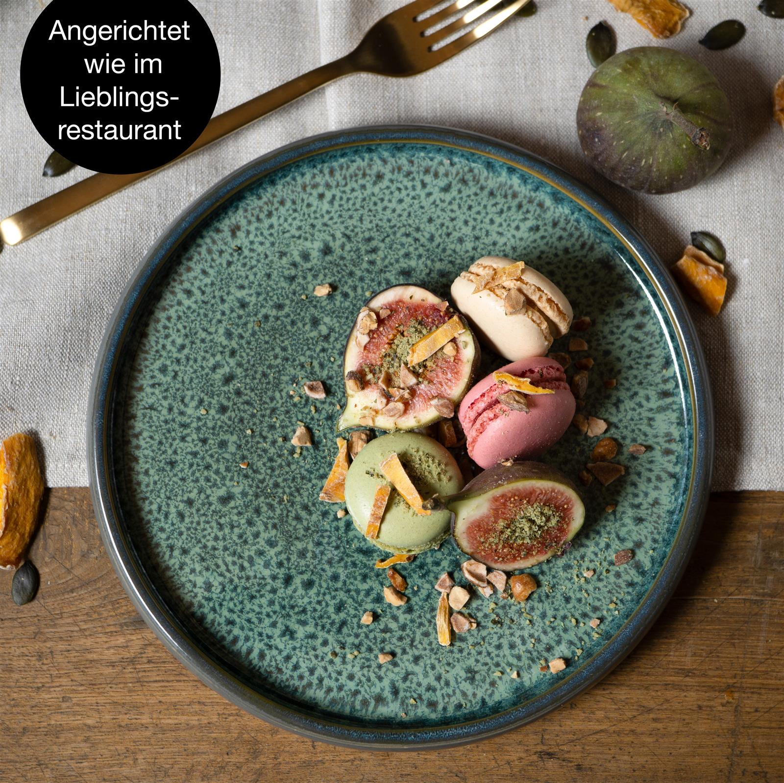 Gourmet Dessert Teller Set, 4-teilig, mit reaktiver Glasur in Grün, arrangiert auf einem Tisch