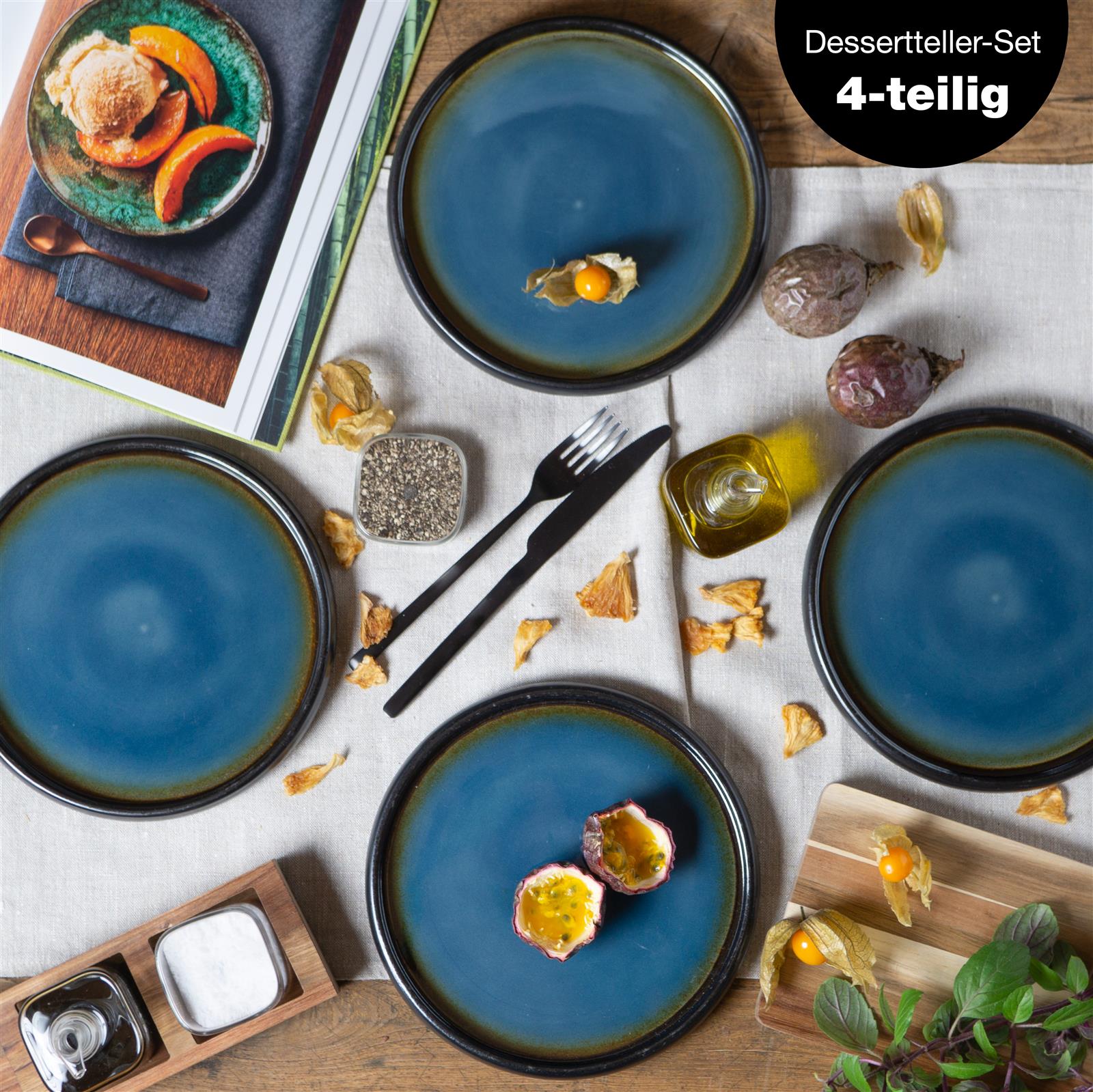 Vierteiliges Gourmet-Dessert-Teller-Set in reaktiven Blau-Brauntönen, auf gedecktem Tisch platziert, 4-teilig