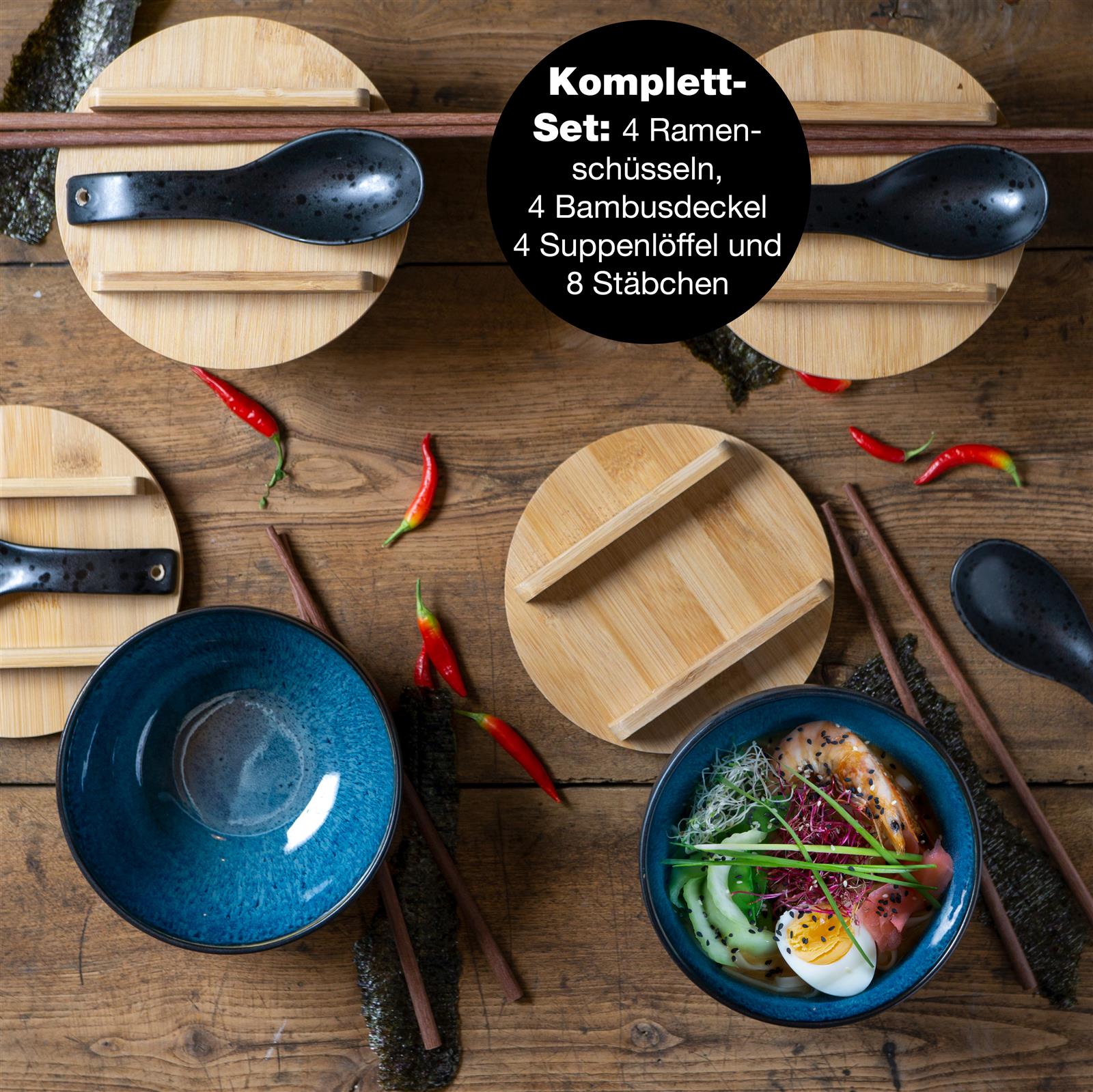 Vier Packungen Gourmet Ramen mit blauen Deckeln