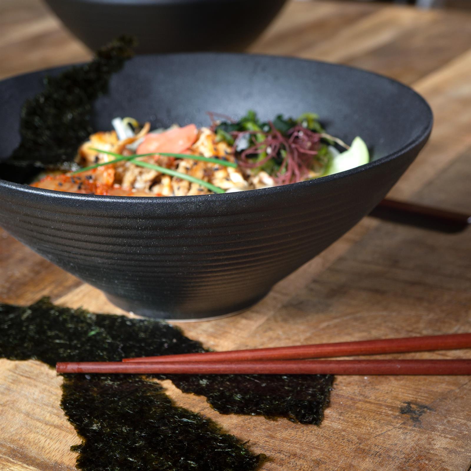 Ramenschale in Schwarz, Schwarze Gourmet-Ramen-Schalen mit Rillen-Design und, für exquisites Essvergnügen