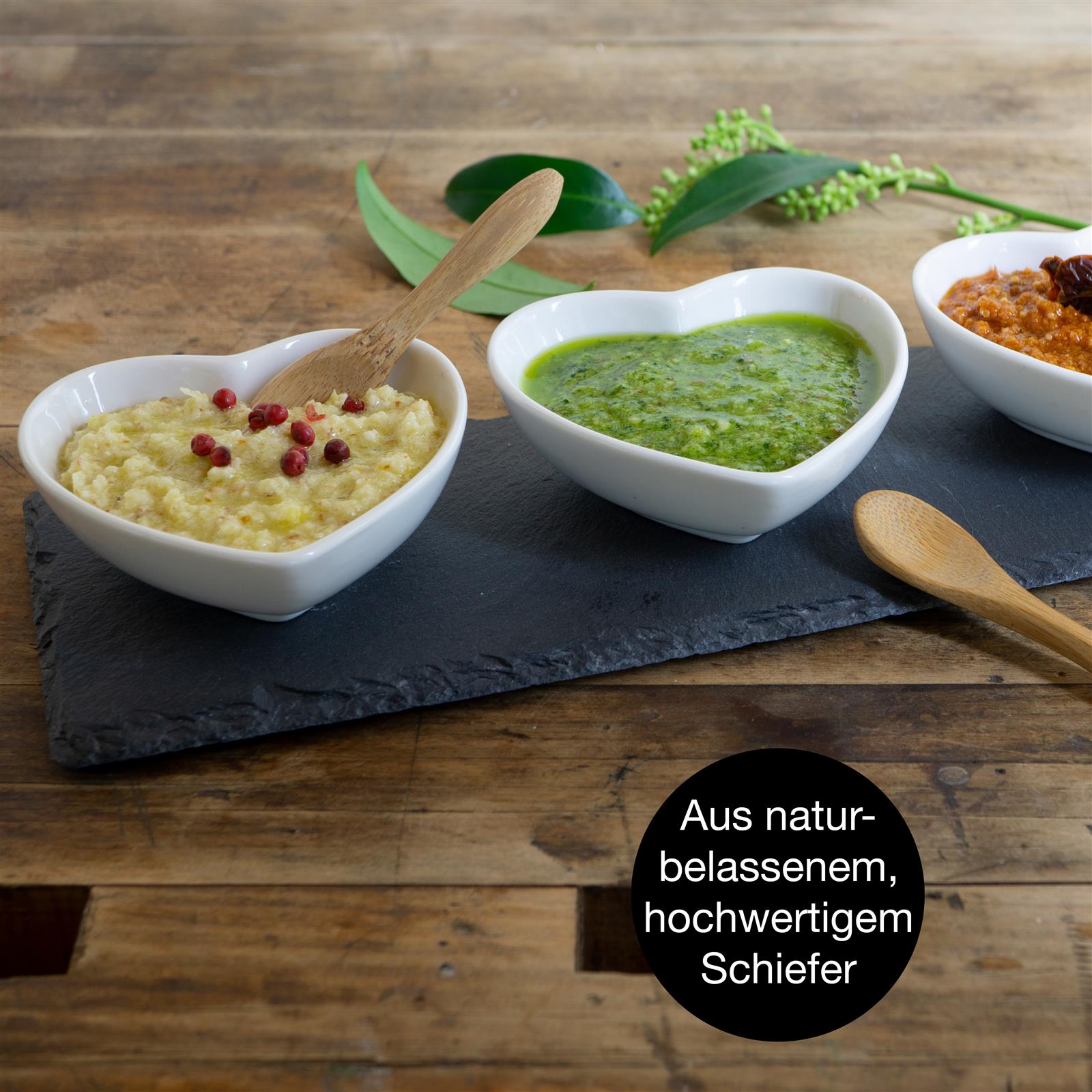 Bild zeigt eine moderne Küchenarmatur in der Farbe Schiefer Bay Leaf, die sich durch ein elegantes Design mit einem geschwungenen Wasserauslauf und einem funktionalen Hebelgriff auszeichnet. Ideal für zeitgemäße Küchenumgebungen.