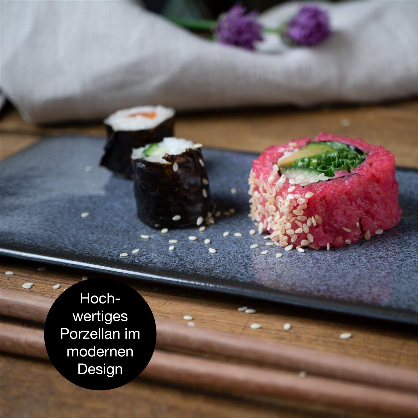 10-teiliges Sushi-Set in Blau mit stilvollen Mustern, bestehend aus Sushi-Tellern, Sojasaucenschalen und Essstäbchen, ideal für japanische Küchenliebhaber und stilvolles Servieren von Sushi-Gerichten.