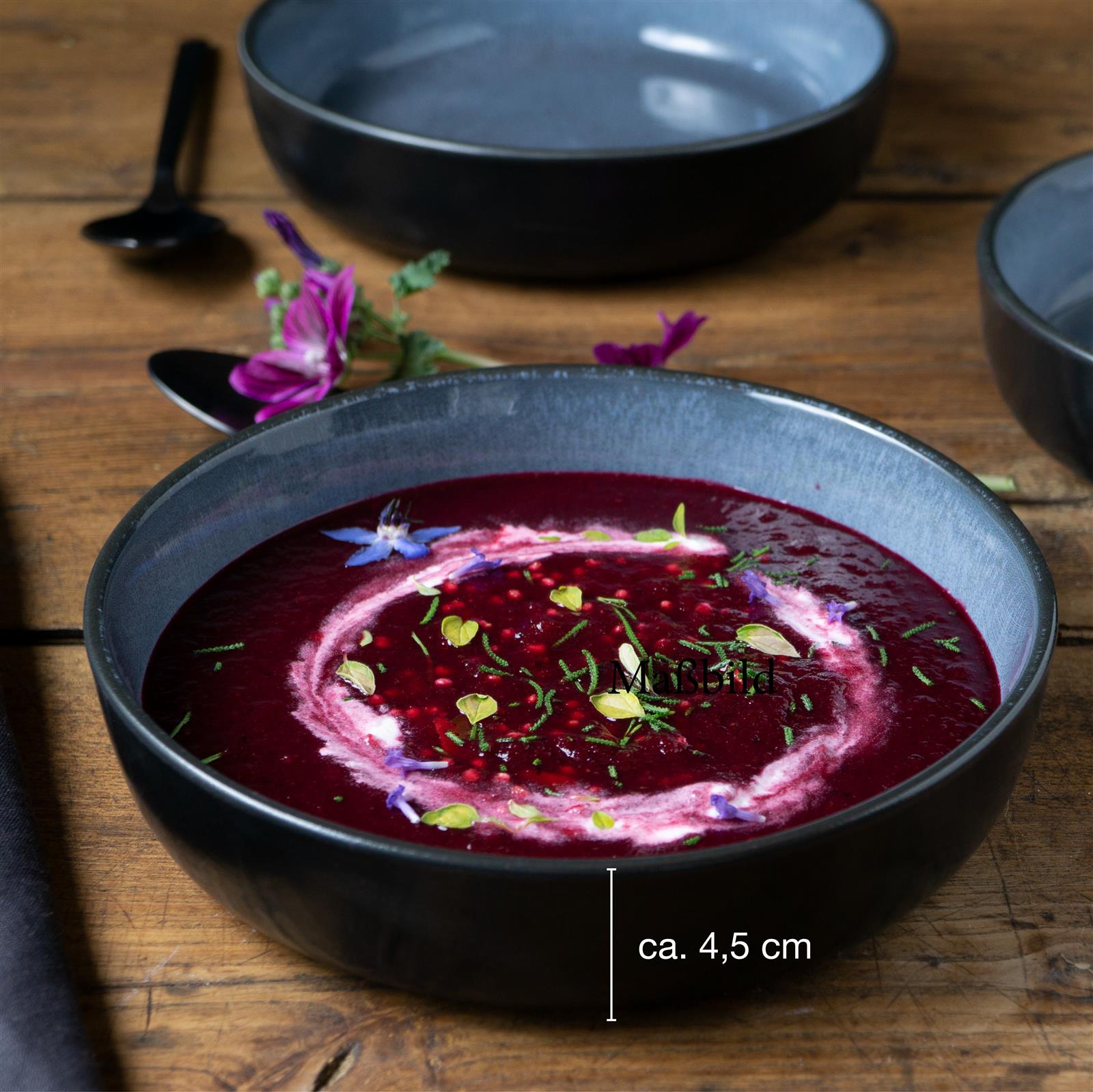 Tellerset in Blau, Sechsteiliges Gourmet-Suppenteller-Set in Blau auf Holzuntergrund, 6-teilig, aus Keramik