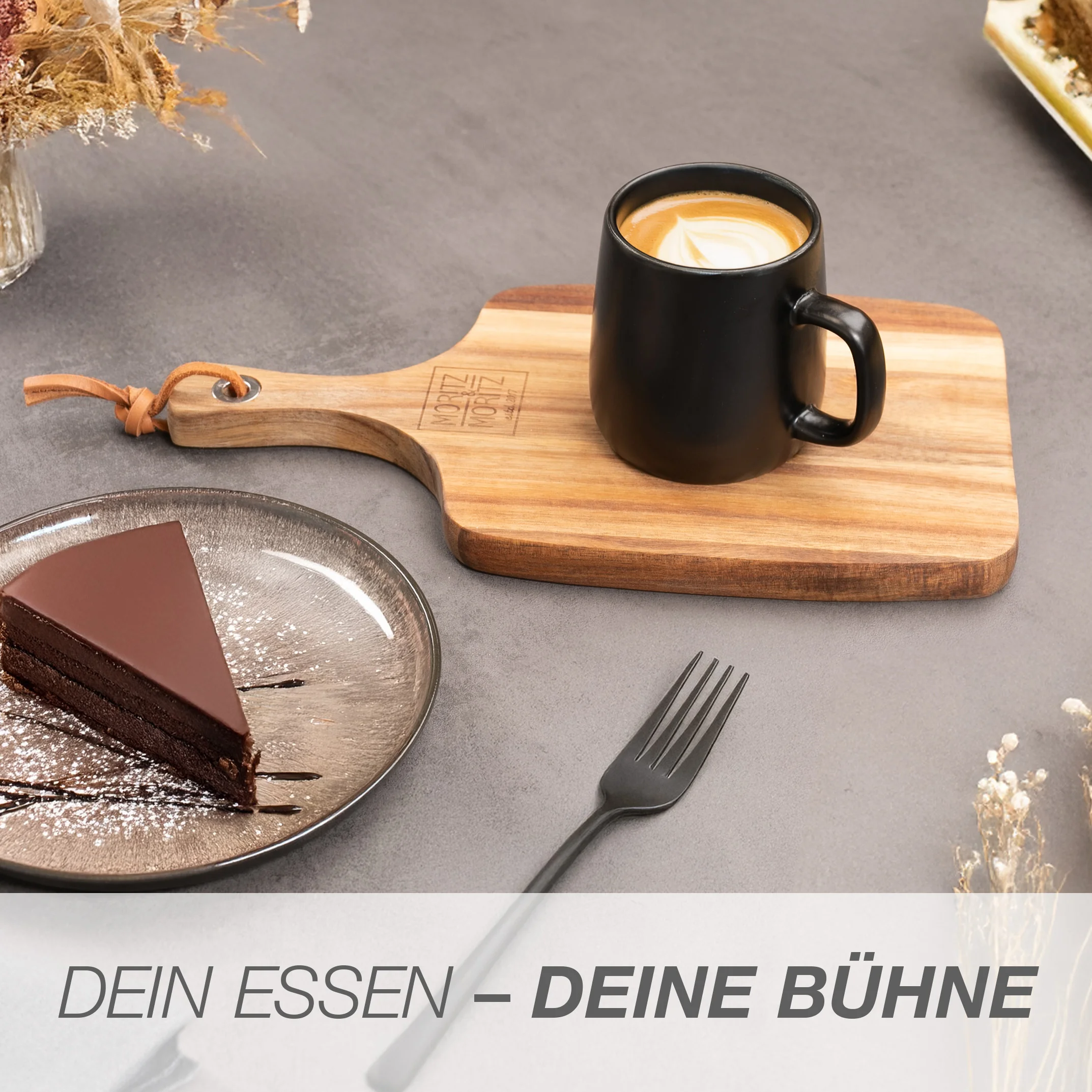 VIDA Kaffeebecher Set 6-teilig Schwarz, in der Hand gehalten