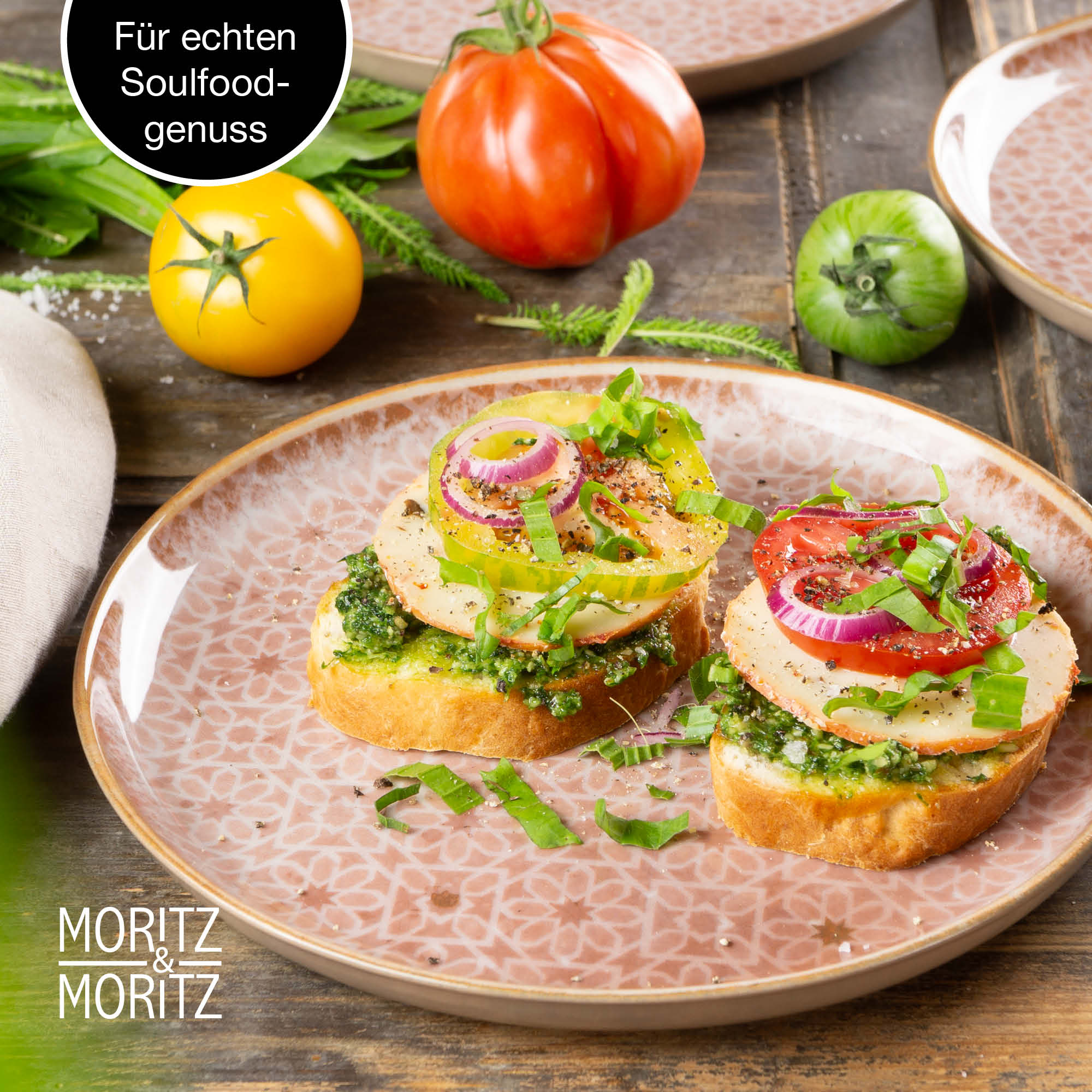 6-teiliges Dessertteller-Set in mediterranem Rosa, arrangiert auf Holztisch, aus Keramik